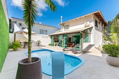 A piscina em ou perto de Casa Beija-Flor, Piscina exclusiva, Praia de Bombas, Bombinhas