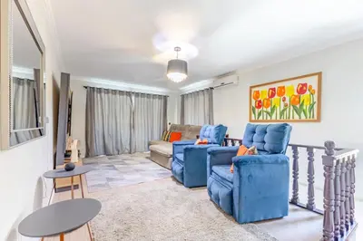 Uma área de estar em Casa Beija-Flor, Piscina exclusiva, Praia de Bombas, Bombinhas
