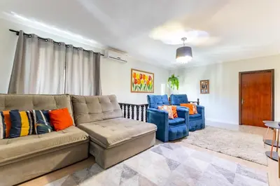 Uma área de estar em Casa Beija-Flor, Piscina exclusiva, Praia de Bombas, Bombinhas