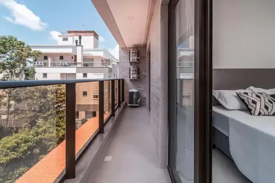 Uma varanda ou terraço em Apto 2 Suítes Próx. à Praia c/ Piscina