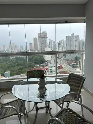 Uma vista geral de Itapema ou a vista da cidade a partir do apartamento