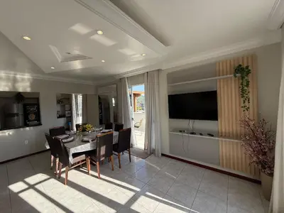 Uma televisão e/ou sistema de entretenimento em Cód 124- Cobertura com vista á 50m do mar