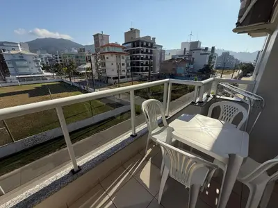 Uma vista geral da montanha ou uma vista da montanha a partir do apartamento