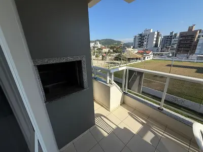 Uma varanda ou terraço em Cód 117 - Apartamento aconchegante a 50m do mar