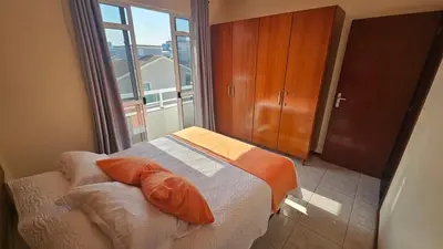 Uma cama ou camas num quarto em Cód 118- Apartamento á 50m do mar