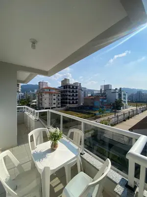 Uma varanda ou terraço em Cód 118- Apartamento á 50m do mar