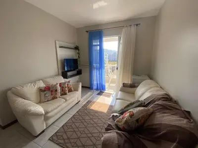 Uma área de estar em Cód 118- Apartamento á 50m do mar