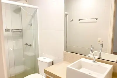 Uma casa de banho em ASA | Apto 3 Suítes | Amplo | 1 por Andar | 2V
