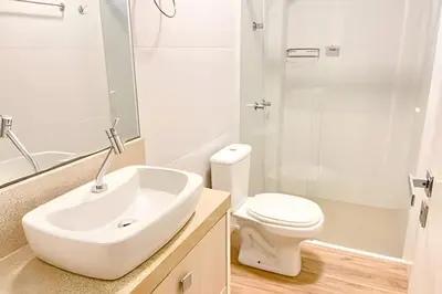 Uma casa de banho em ASA | Apto 3 Suítes | Amplo | 1 por Andar | 2V