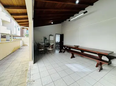 A planta de Casa dos Golfinhos a 100 metros da Praia de Palmas, casa individual com 3 quartos.