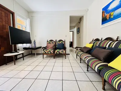 A planta de Casa dos Golfinhos a 100 metros da Praia de Palmas, casa individual com 3 quartos.