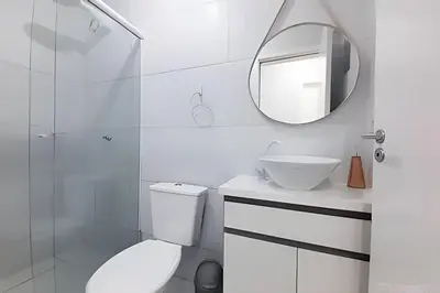 Uma casa de banho em Apartamento 8º andar com Garagem e Churrasqueira