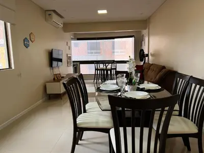 Uma televisão e/ou sistema de entretenimento em Apartamento de Praia em Itapema