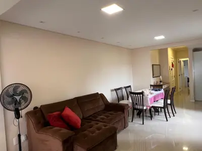 Uma área de estar em Apartamento de Praia em Itapema