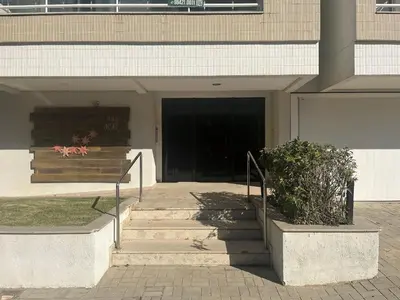 A planta de Aproveite Mariscal: Apartamento a 100m do Mar com Conforto e Localização Privilegiada no Edifício Açaí!