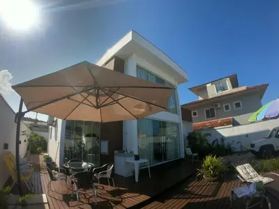 O edifício onde o quarto em acomodação particular está situado