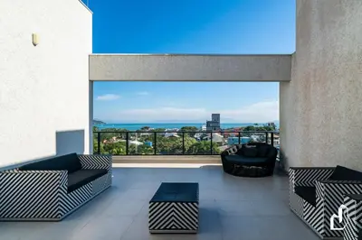 A planta de Cobertura com 03 suítes e vista para o mar