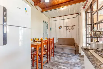 A cozinha ou kitchenette de Loft Compacto a 200 metros da Praia de Bombas