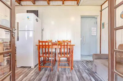 A cozinha ou kitchenette de Loft Compacto a 200 metros da Praia de Bombas