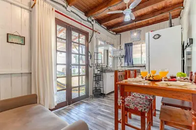 A cozinha ou kitchenette de Loft Compacto a 200 metros da Praia de Bombas