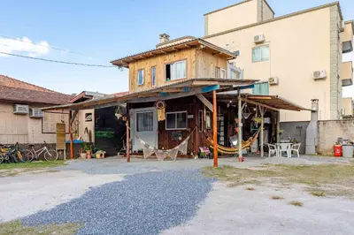 O edifício onde o apartamento está situado