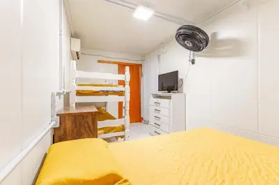 Uma cama ou camas num quarto em Loft Compacto a 200 metros da Praia de Bombas