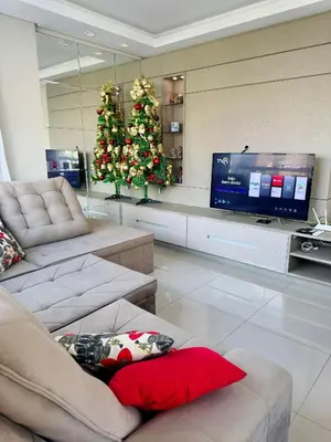 Uma televisão e/ou sistema de entretenimento em Lindo Apartamento vista MAR Itapema