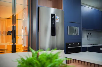 A cozinha ou kitchenette de Há 250 metros do mar, apto novo na praia de Palmas - 0141