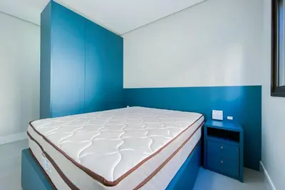 Uma cama ou camas num quarto em Há 250 metros do mar, apto novo na praia de Palmas - 0141