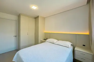 Uma cama ou camas num quarto em Apto Novo - 400m da praia de Palmas - 0152