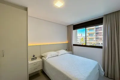 Uma cama ou camas num quarto em Apto Novo - 400m da praia de Palmas - 0152