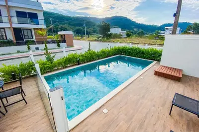 Uma vista geral da montanha ou uma vista da montanha a partir do apartamento