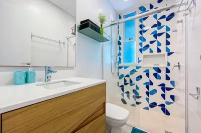 Uma casa de banho em Apto retrô na Praia de Palmas - 0184