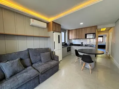 A cozinha ou kitchenette de Polaris Residence - Apartamento com 2 suítes, totalmente mobiliado, a apenas 5 minutos da praia de Palmas.