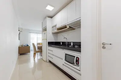 A cozinha ou kitchenette de Apto Confortável e Econômico na Praia de Bombas