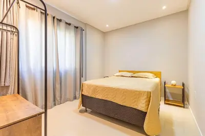 Uma cama ou camas num quarto em Apartamento a 150 Metros da Praia de Bombinhas