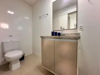 Uma casa de banho em B100 - Apto para aluguel perto da praia 08 pessoas