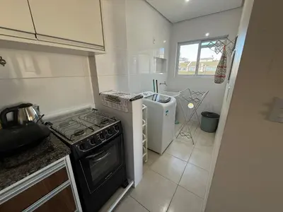 A cozinha ou kitchenette de Cód 178- Apartamento aconchegante á 70m do mar.