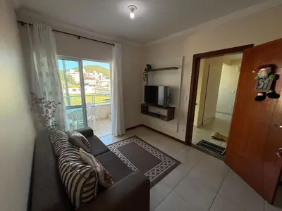 Uma televisão e/ou sistema de entretenimento em Cód 178- Apartamento aconchegante á 70m do mar.