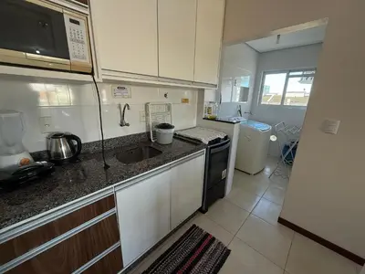 A cozinha ou kitchenette de Cód 181 - Apartamento a 70 metros do mar com 2 dormitórios