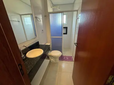 Uma casa de banho em Cód 181 - Apartamento a 70 metros do mar com 2 dormitórios
