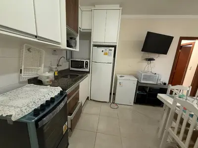 A cozinha ou kitchenette de Cód 182 - Apartamento bem localizado á 70m do mar