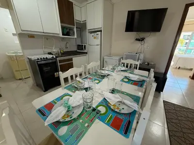 A cozinha ou kitchenette de Cód 182 - Apartamento bem localizado á 70m do mar
