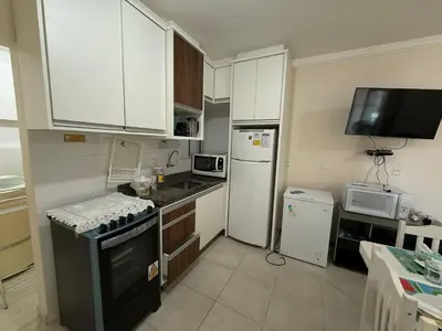 A cozinha ou kitchenette de Cód 182 - Apartamento bem localizado á 70m do mar