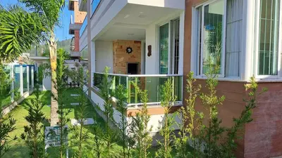 Um jardim no exterior de Apartamento amplo no Paraíso Palmas 450m da praia