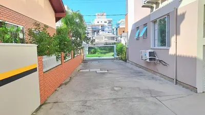 O edifício onde o apartamento está situado
