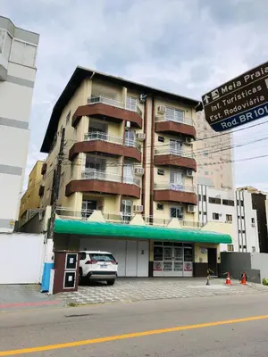 O edifício onde o apartamento está situado