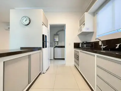 A cozinha ou kitchenette de Meia Praia Rua 292 - 3 Suítes próximo Mar AT001