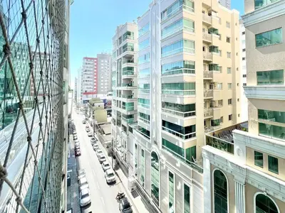 Uma vista geral de Itapema ou a vista da cidade a partir do apartamento