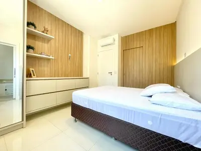 Uma cama ou camas num quarto em Meia Praia Rua 292 - 3 Suítes próximo Mar AT001